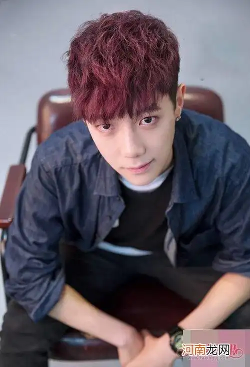 男生卷烫染超喜庆潮短头发图片 _男生过年适合的发型