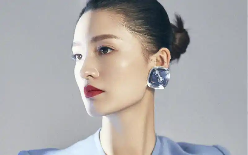 李沁时尚性感魅力写真高清壁纸