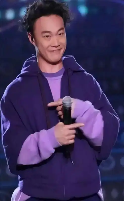 看到陈奕迅被缝30多针亮相,我才终于明白,他的人生有这么夸张!