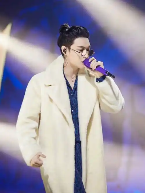 爱扎小辫:朱一龙李现太有艺术范,肖战任嘉伦风格大变_造型_感觉_发型