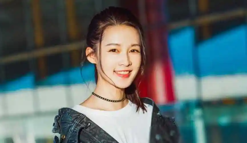 随后,林申的一条微博爆料掀起了轩然大波,称李沁怀孕的男友竟然是华汉