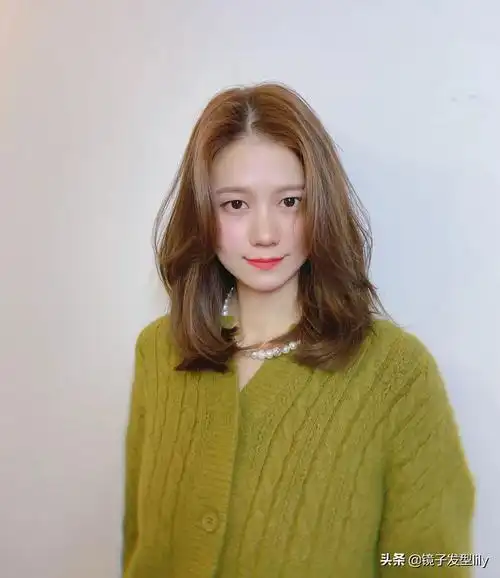 现在流行什么发型女的(女生今年流行什么发型)