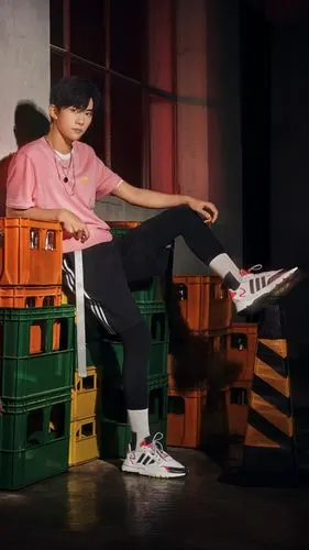 易烊千玺adidasoriginals品牌代言人