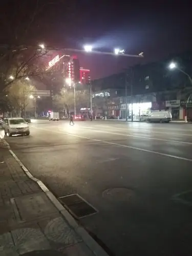 初一晚上看街头……安静