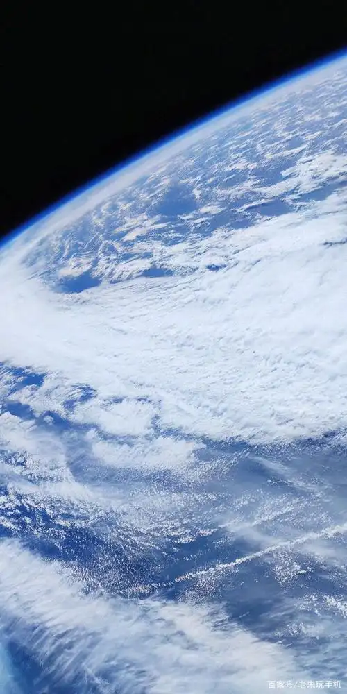 1亿像素地球照片,用手机相机从卫星上拍的,清晰度非常高!