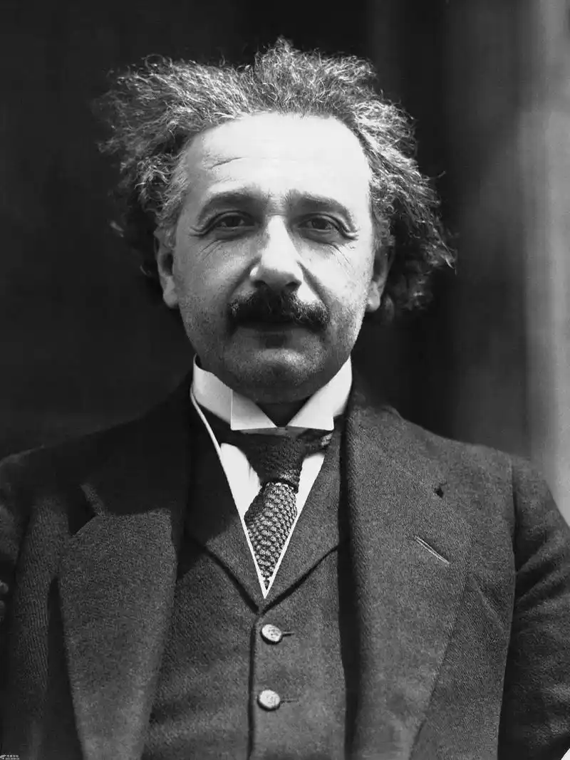 请记忆阿尔伯特爱因斯坦