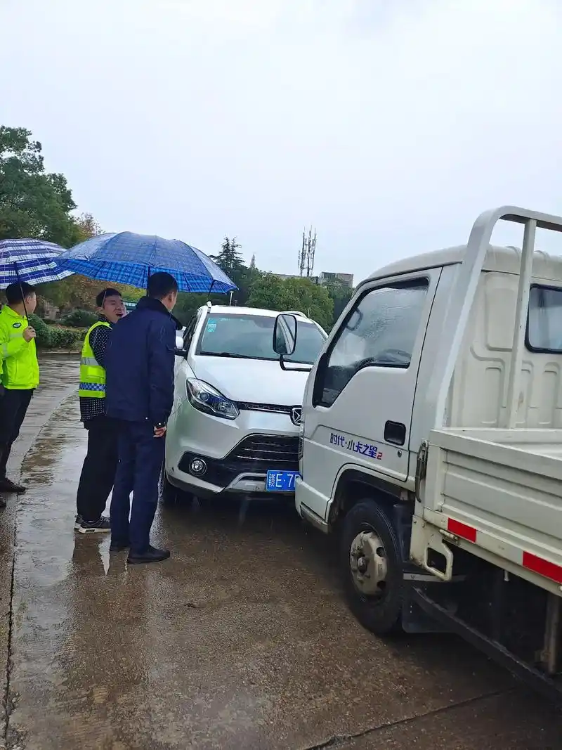 图文伙伴计划 请大家开车切记,遵守交通规则,出了事,对自己 - 抖音