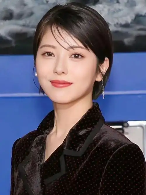 今年最流行的4款短发,太适合春天了!|发型|脸型|刘海|卷发|红唇|圆脸_