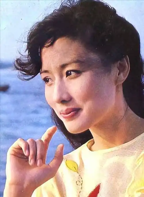 赵娜:一婚嫁祝延平,二婚嫁杜志国,如今66岁与儿子相依为命_表演_成为