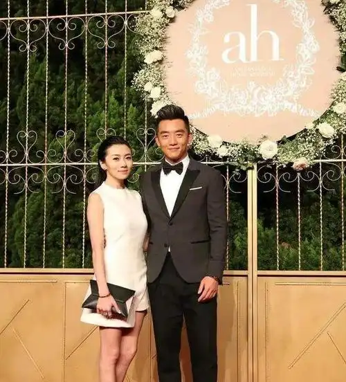 黄晓明和angelababy的离婚消息已经流传了很久,但令人意外的是,他们并