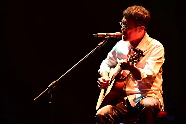 李宗盛有歌之年巡演哈尔滨开唱任贤齐惊喜现身共同演绎金曲