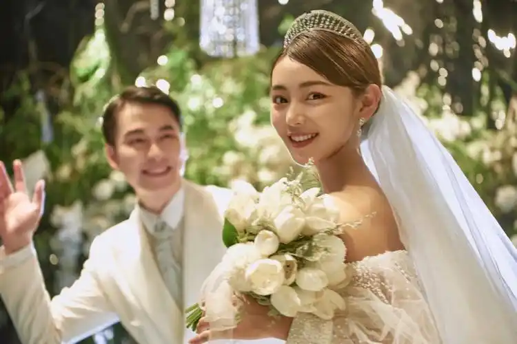 世纪婚礼婚纱照优雅气质氛围感拉满