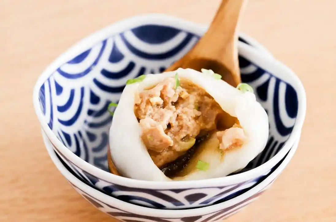 甜汤圆吃够了,来尝尝咸鲜的肉汤圆呀,软软糯糯嫩滑多汁,超赞