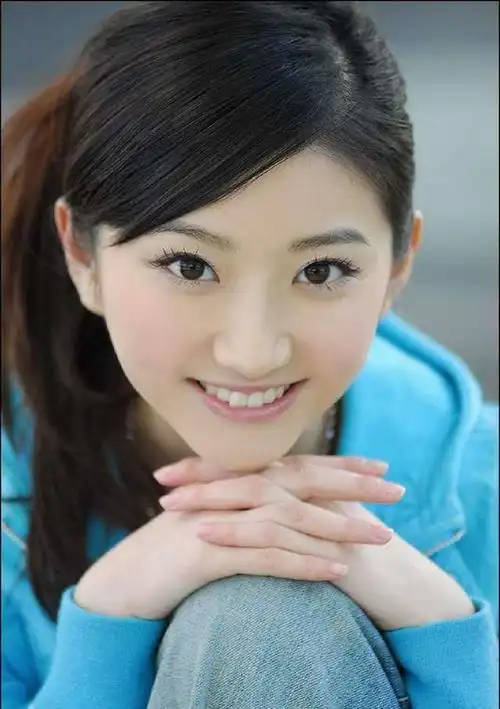 今天看到了一组景甜学生时期的照片