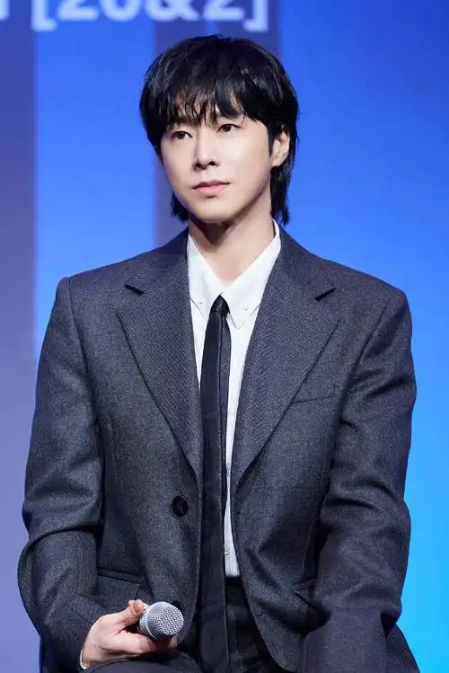 东方神起郑允浩出道20周年快乐