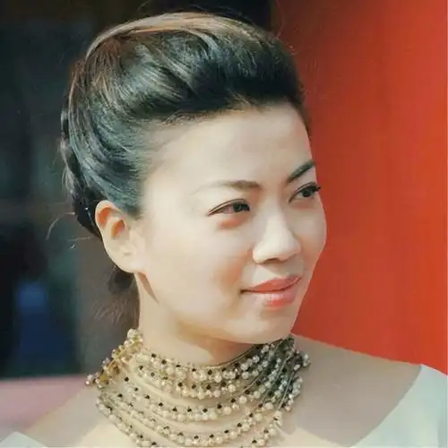 当时张行提出替张也去照顾她的父亲.