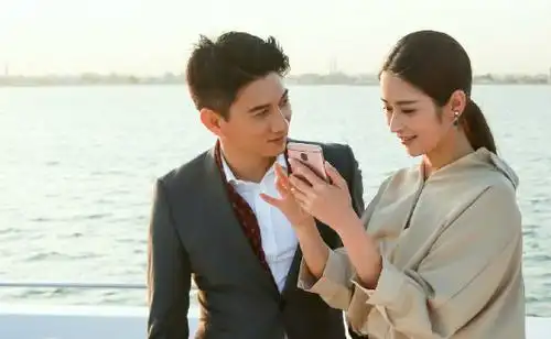 最新免费版 吴奇隆, 颖儿主演的都市,爱情电视剧一粒红尘正在热播,该