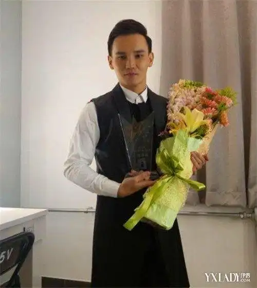 【图】中国好声音李维歌曲《一江水》 具有深厚的唱功和舞台经验