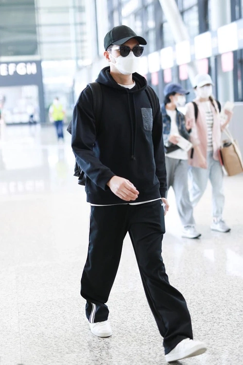 减龄≠穿和自己格格不入的衣服,张智霖的穿衣日常学习下