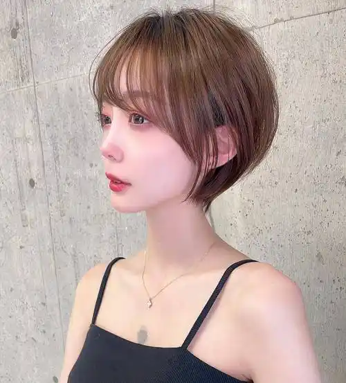 原创最具人气的女士短发蓬松瘦脸层次感满满剪完显小10岁