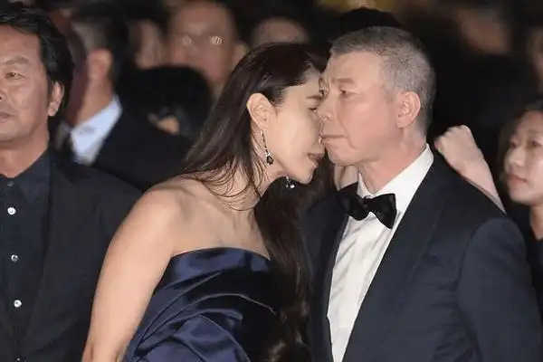 范冰冰冯小刚关系成谜他说李晨捡垃圾网友同情李晨