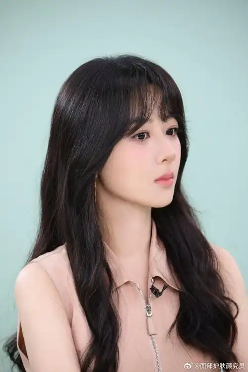 吴宣仪刘海造型多多  -- 吴宣仪今年的刘海是这个  -- 杨紫什么发型都