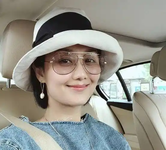 曾演张翰母亲的51岁女星李颖,近照显年轻,嫁富豪女儿是奥运冠军_电视