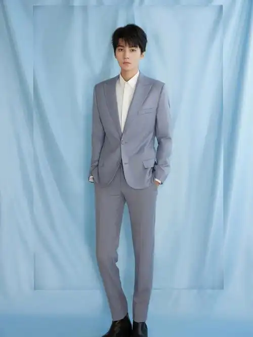 王俊凯超赞壁纸全身图