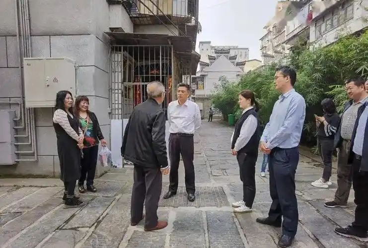 谭颂方带队调研长沙市老旧小区改造工作