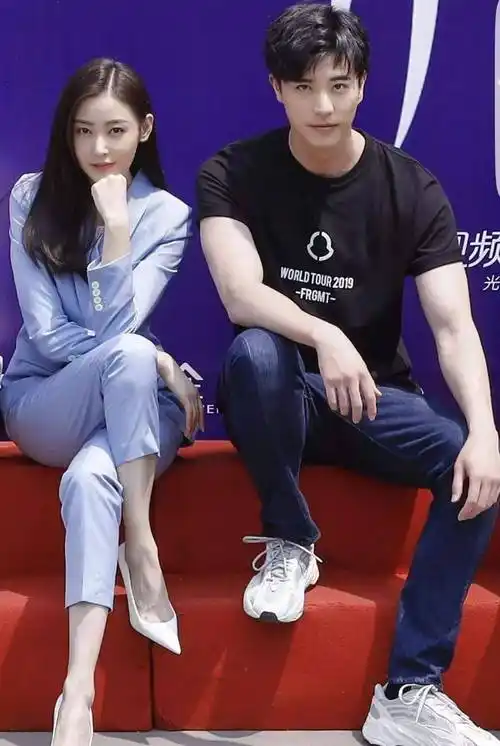 大美女张天爱爆出新恋情,希望她在新的一年里事业爱情双丰收_李子峰