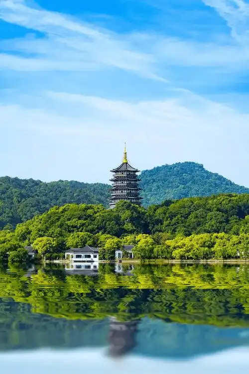 雷峰塔苔古诗 和雷峰塔有关的诗句