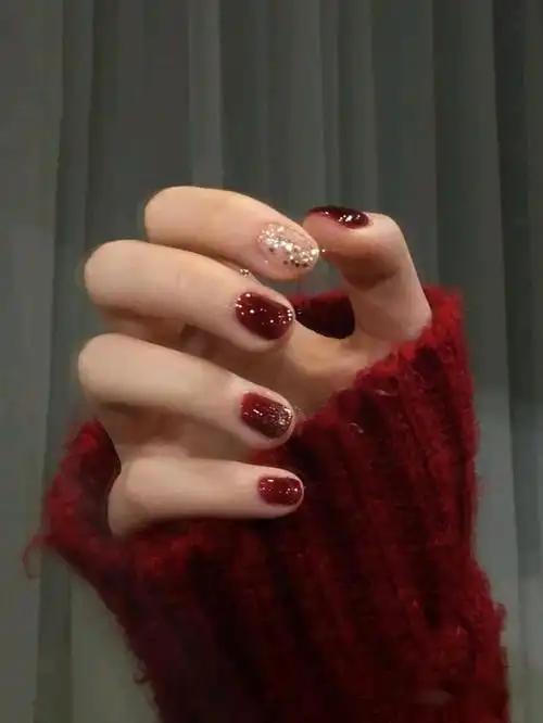 好看的新年款美甲显手白还洋气