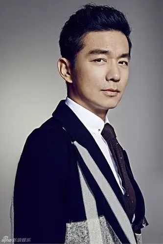 新浪娱乐讯 私下的邢佳栋总是温和自然,在这组最新时尚写真中也是如此