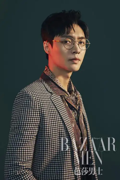 张艺兴生活照图片 (5/ 9) 2016-08-16 09:45:20 图片尺寸是: 533*800