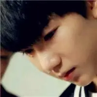 痛哭流泪的伤感头像男生