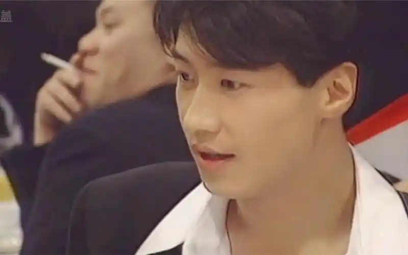 【黎明】当他嘴里吐烟,手触领口那一刻,我就知道我输的彻彻底底_哔哩