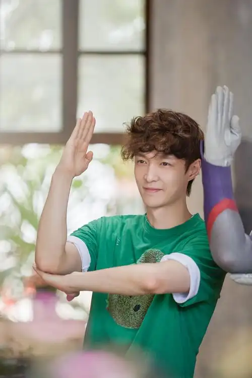 张艺兴分享210724张艺兴工作室公开向往的生活收官期剧照合集美好与