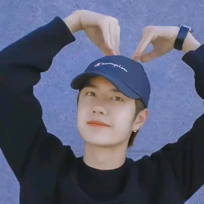 我要是图你点什么就好了 .#令人心动的头像壁纸文案 #王一博 - 抖音