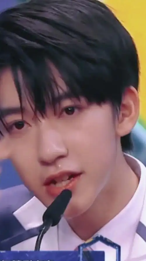 贺峻霖湿发好绝