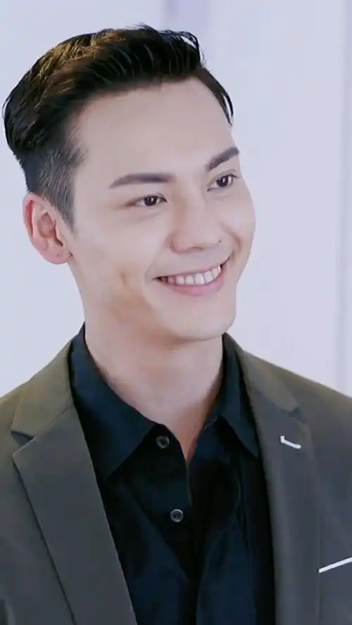 型男代表陈伟霆,笑容太撩人,越看越上头