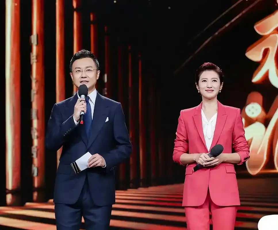 老照片(1236) 央视主持人刚强和春妮夫妇 - 抖音