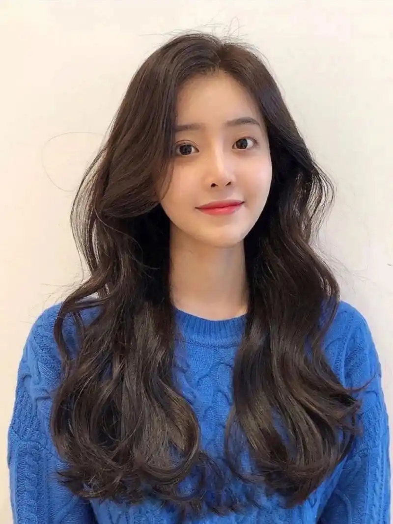 中长发女生标配 法式大波浪卷发 中长发女生一定要尝试的法式波浪卷