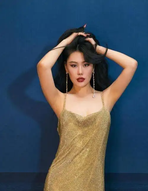 袁娅维强势怼《浪姐》,三次发声震撼网络,舞台背后的戏码大揭秘