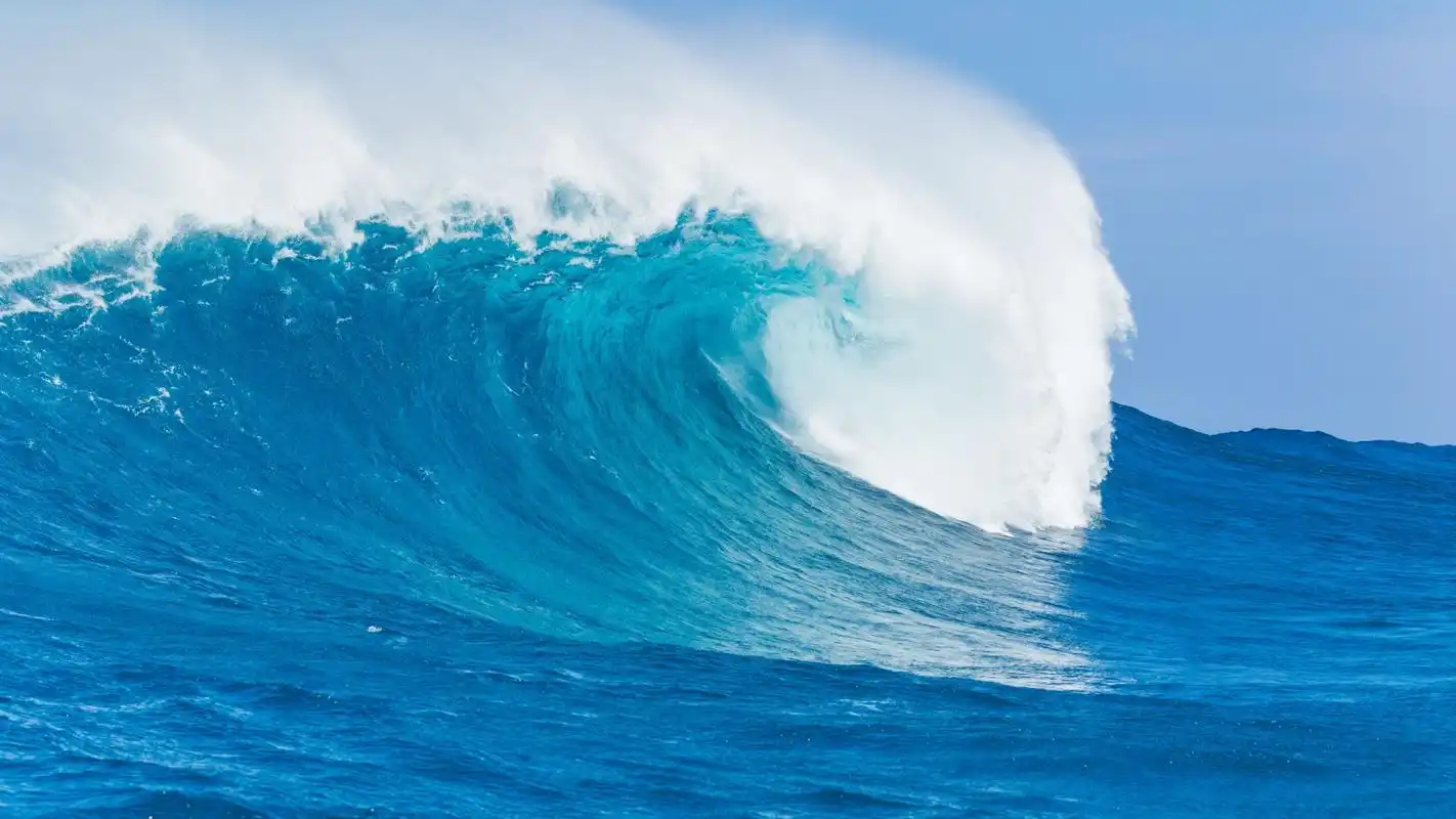 咆哮的海浪高清桌面壁纸