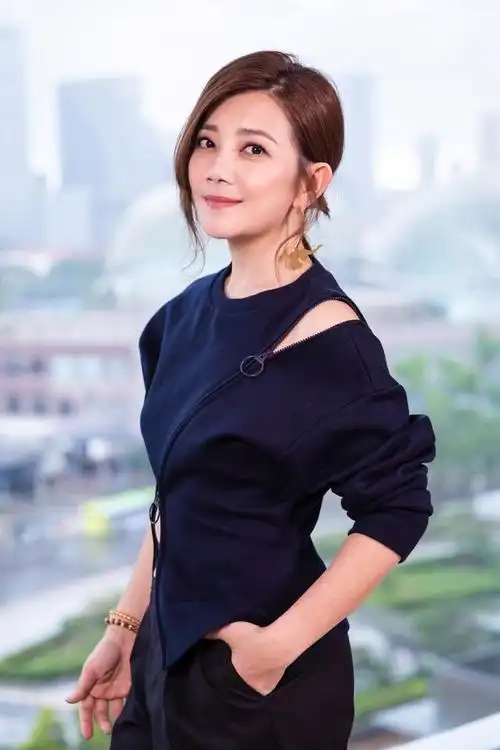 作为享誉华语乐坛的实力派女歌手,梁静茹在过去的二十多年里,用优美