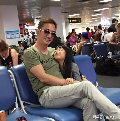 石洋子22岁嫁43岁吴启华离婚后依旧被他当成女儿宠着