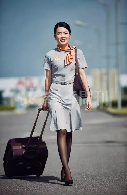 李莉成为空姐来自一个经典桥段——陪朋友.