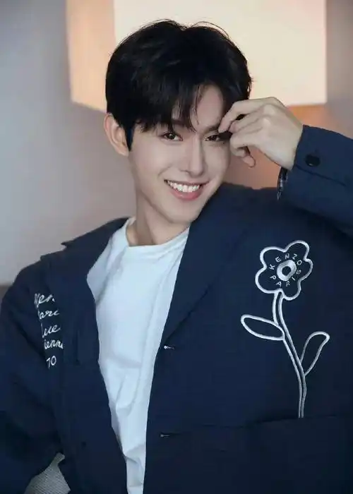 21娱乐瓜:龚俊任嘉伦檀健次赵露思吴磊关晓彤金晨文咏珊田嘉瑞_活动