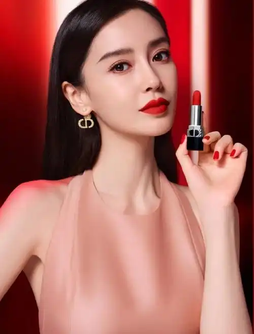 迪奥中国彩妆代言人杨颖