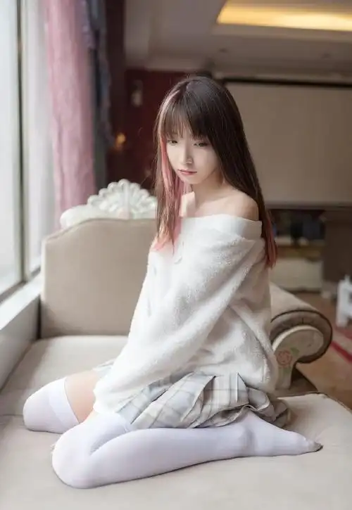 纯欲系美女白丝美腿性感撩人写真_人物美女图片_乐美图网